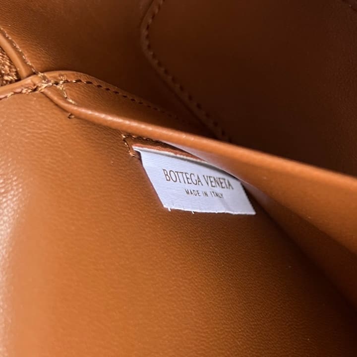 Bottega Veneta Intrecciato Vanity Case in Cream