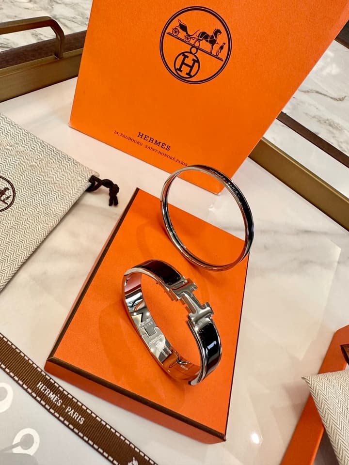 Hermès H-Letter Oval Enamel Bracelet