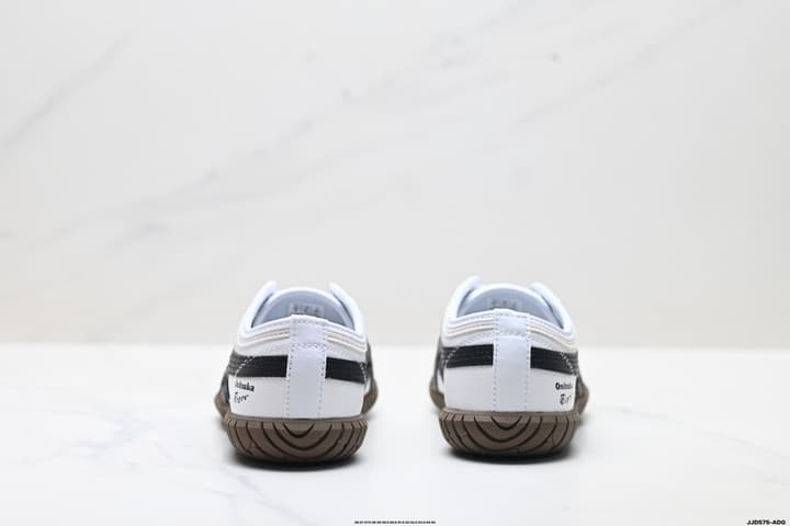 Onitsuka Tiger TSUNAHIKI Slip-On Casual Sneakers in Cream With Navy Stripes