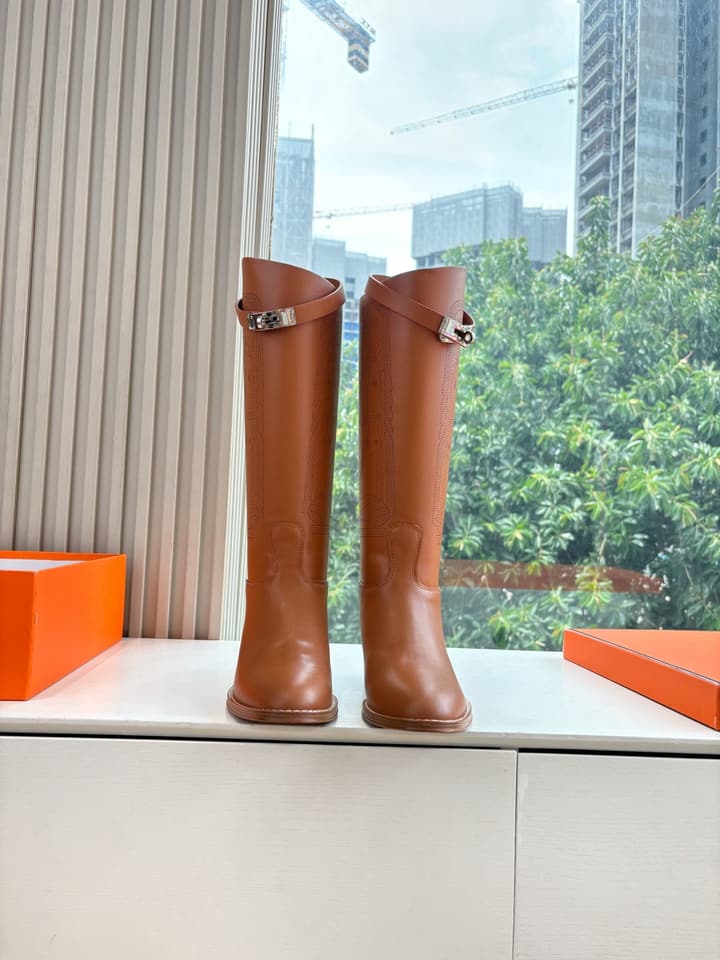 Hermès Classic Knee-High Boots – 2025FW in Assorted Buckle Riding Boots Display