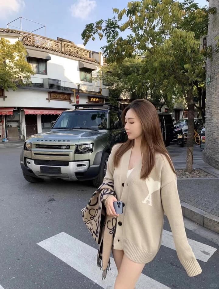 Ami Paris De Coeur Knit Cardigan in Classic Black