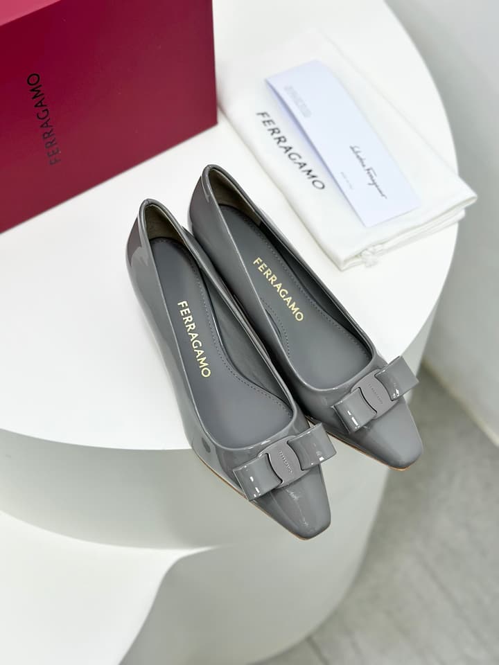 Ferragamo Vara Patent Leather Square Toe Pumps in Black Patent Leather (1cm Heel)