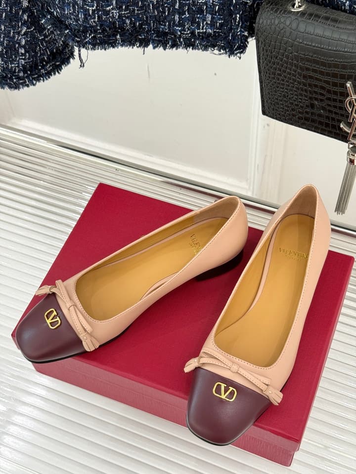 Valentino VLogo Metal Buckle Ballet Flats – 25FW in Charcoal