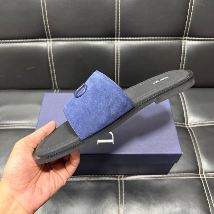 Dior Men's Pebbled Leather and Suede Slides – Spring/Summer Collection 2025 in Black Pebbled Leather Cross Strap