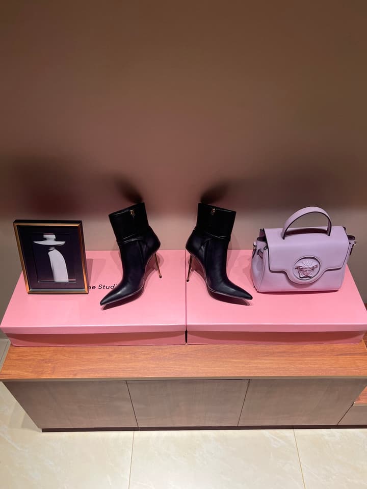 Tom Ford Luxury Metal Heel Ankle Boots in Black Leather