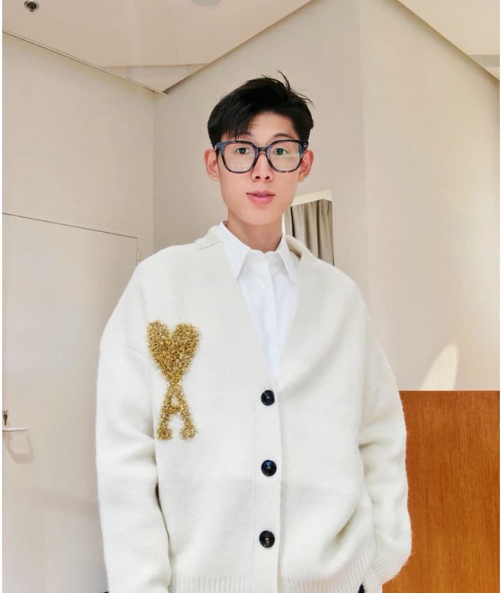 AMI Paris Holiday Limited Gold Heart Jacquard Cardigan – 24FW in Cream Gold Heart Cardigan