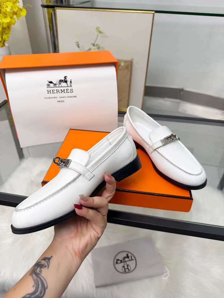 Hermès Classic Leather Sole Sandals in Black Smooth