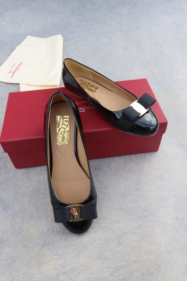 Ferragamo Classic Patent Leather Flats in Black Patent Vara Flats