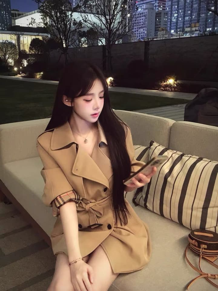 Burberry Short Trench Coat in Short Khaki Trench Coat