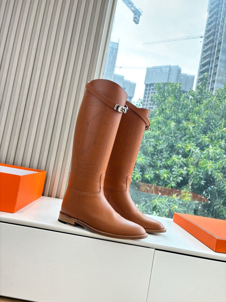 Hermès Classic Knee-High Boots – 2025FW in Assorted Buckle Riding Boots Display