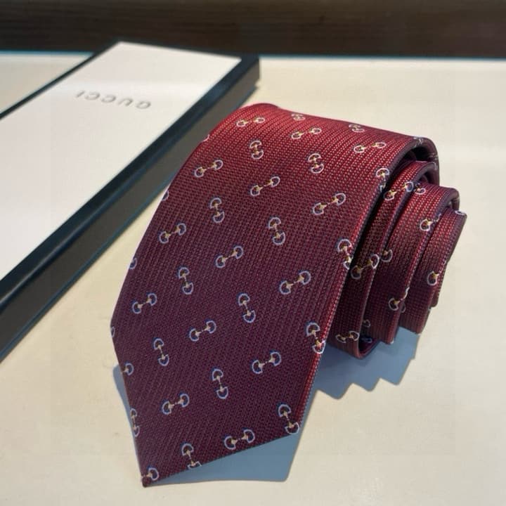 Gucci Men's Jacquard Silk Tie in Black Gg Pattern