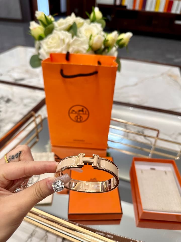 Hermès H-Letter Oval Enamel Bracelet in Gold H Logo Creamy Beige Band