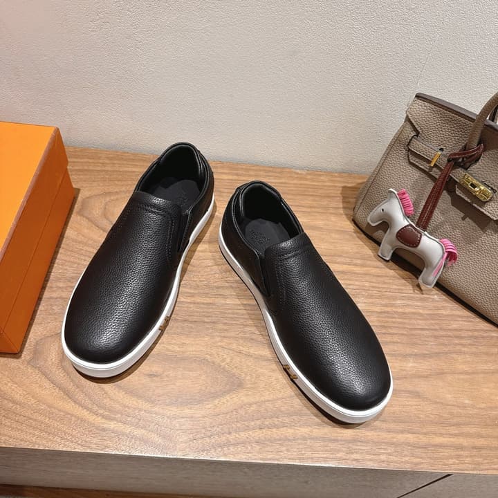 Hermès Classic Lightweight Couple's Slides – SS25 in Black Leather
