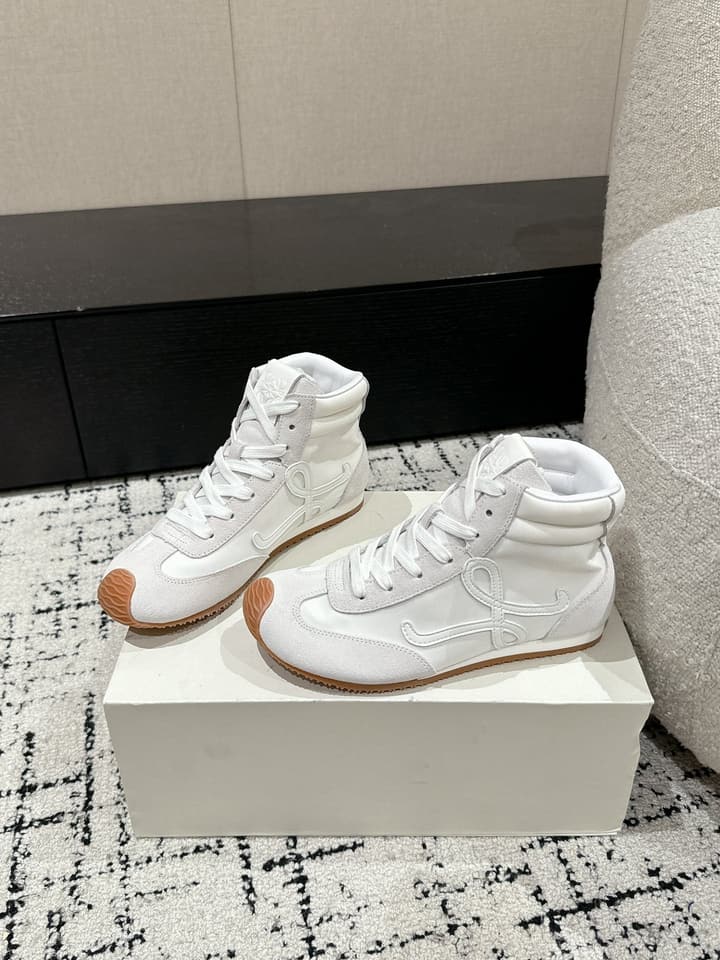 Loewe Flow Runner 2.0 Runway Sneakers – 25SS in All White With Gum Sole