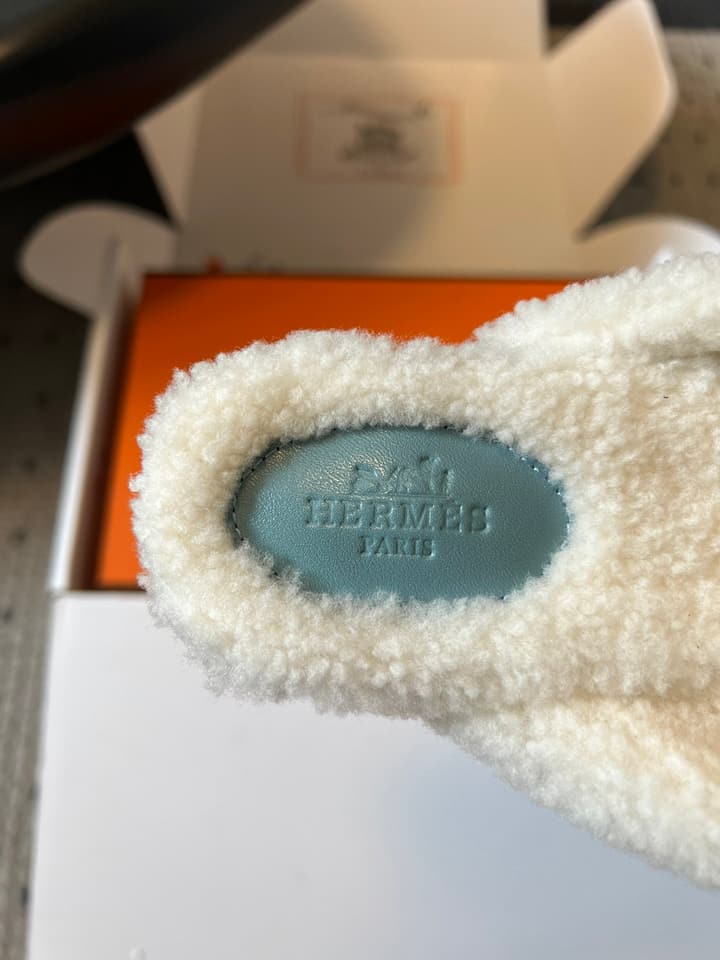 Hermès Leather Mules – 25FW in Black With White Fur