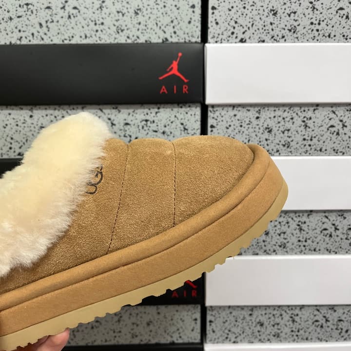 UGG Thick-Soled Low-Cut Fur Snow Boots in Olive Suede Patterned Trim