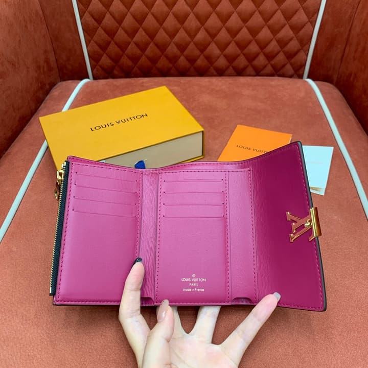 Louis Vuitton Capucines Short Wallet