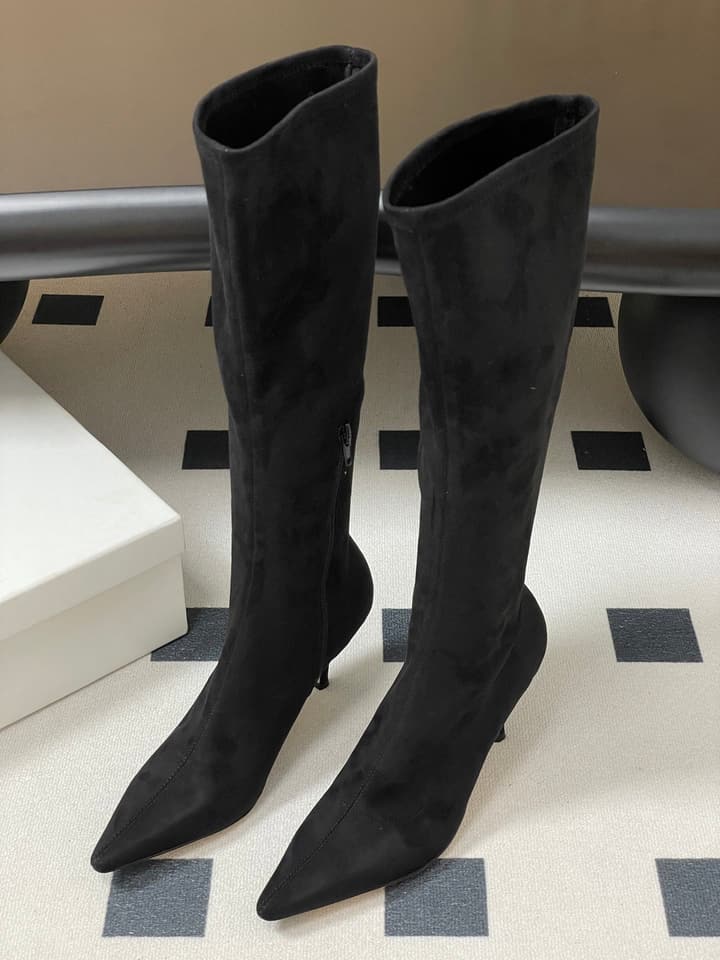 The Row Elastic Kitten Heel Boots – 2025 Fall Collection in Black Suede 3cm Heel