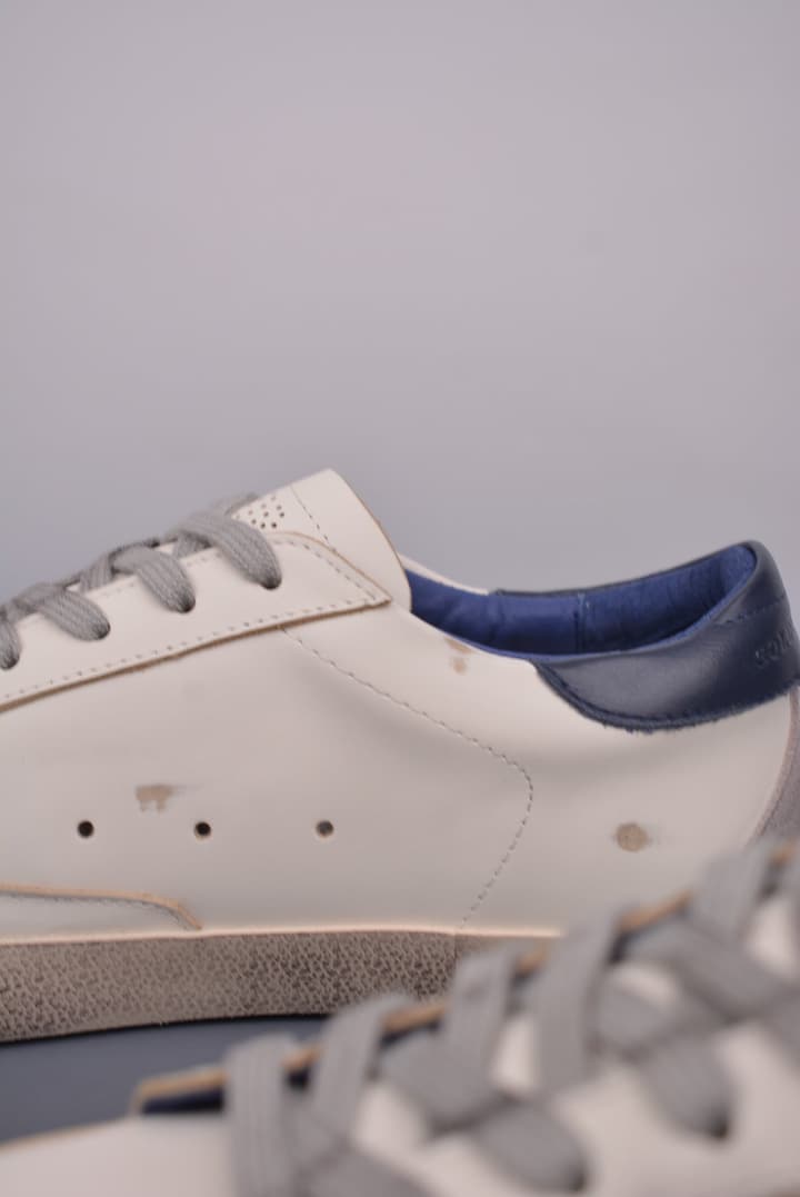 Golden Goose Super Star Distressed Sneakers – 2023 Collection in White With Navy Heel