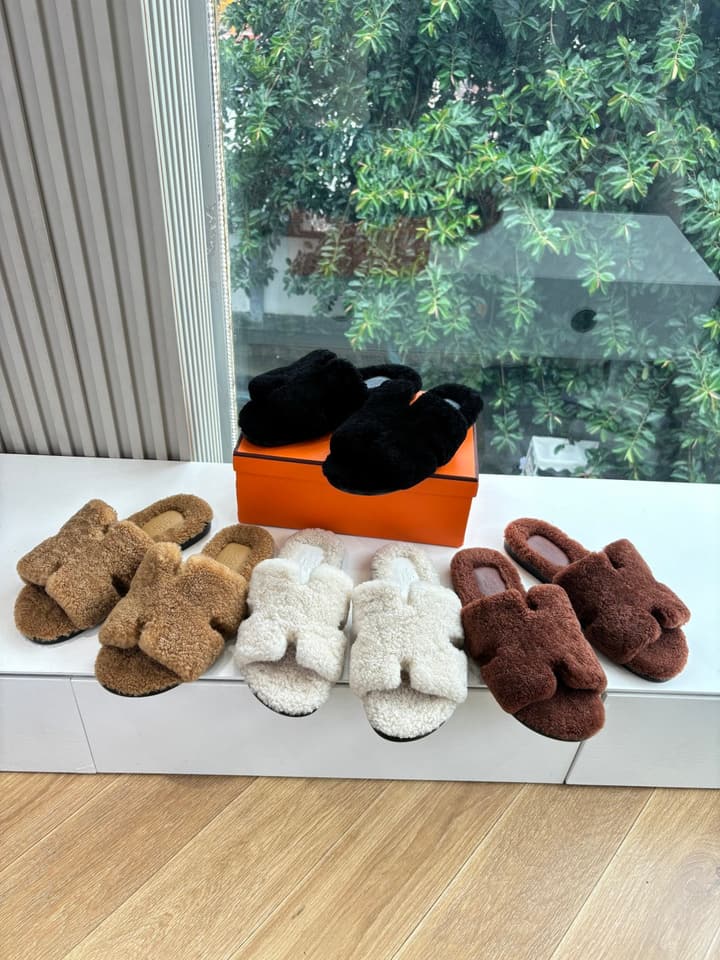 Hermès H-Shaped Fur Slippers – 2025 Collection in Assorted Fur Slippers Group