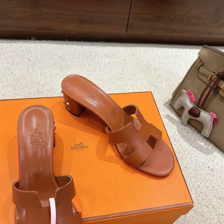 Hermès Oasis H-Slippers Sandals – New Colorway in Black Leather