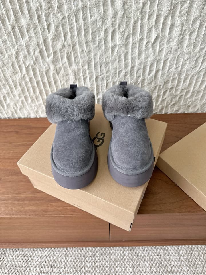 UGG Sheepskin Fur-Lined Slippers – Autumn/Winter Collection in Tall Light Pink With Cream Fur