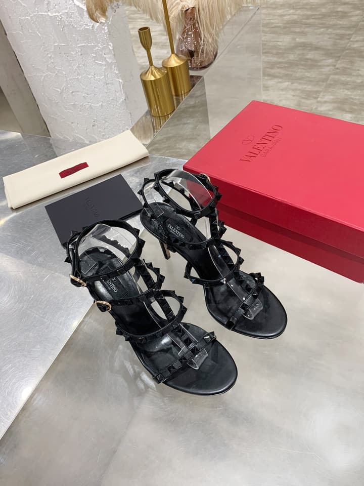 Valentino Rockstud Classic Block Heel Sandals – 6.5cm in Nude