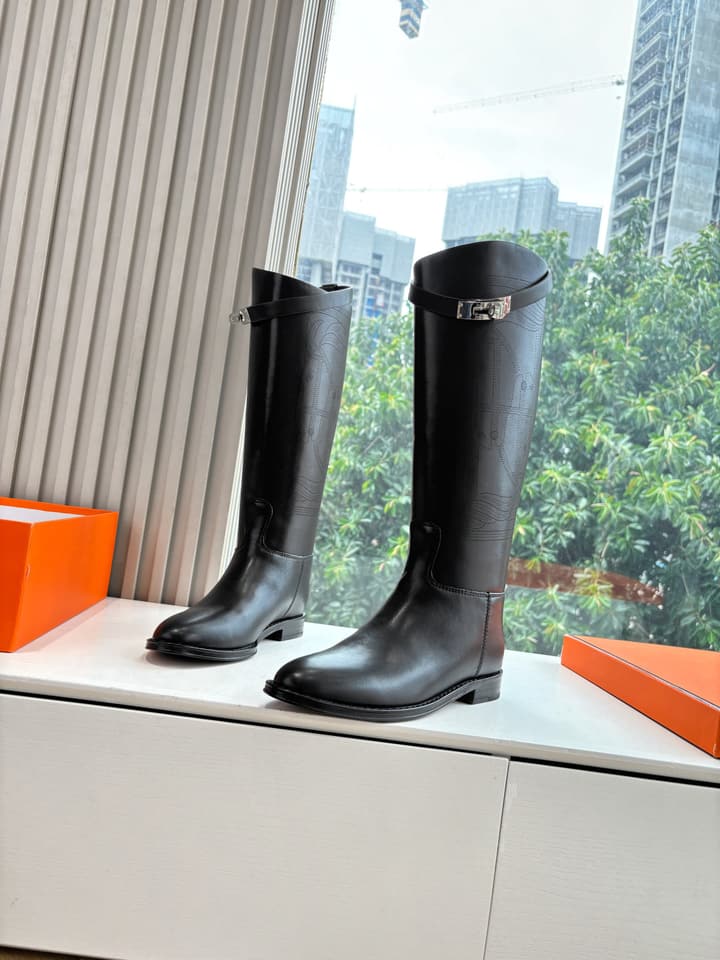 Hermès Classic Knee-High Boots – 2025FW in Assorted Buckle Riding Boots Display