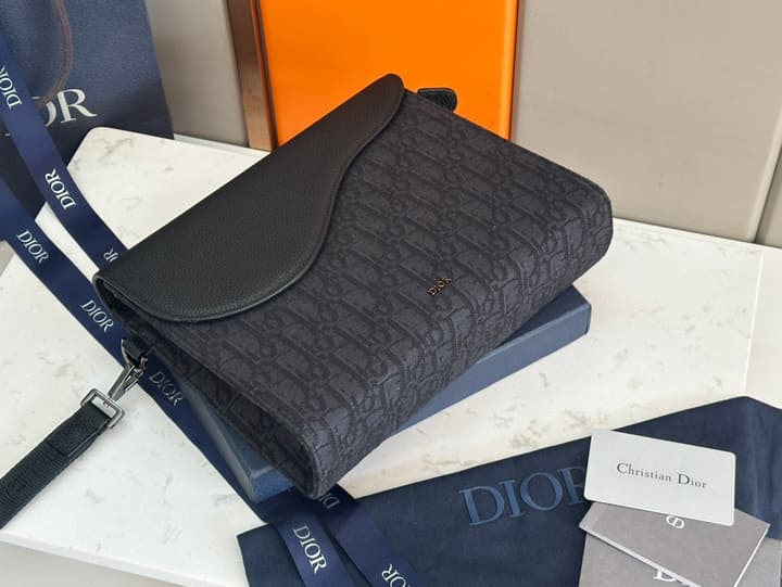Dior A5 Oblique Triangle Clutch Bag – 2025 Spring Collection in Classic Oblique