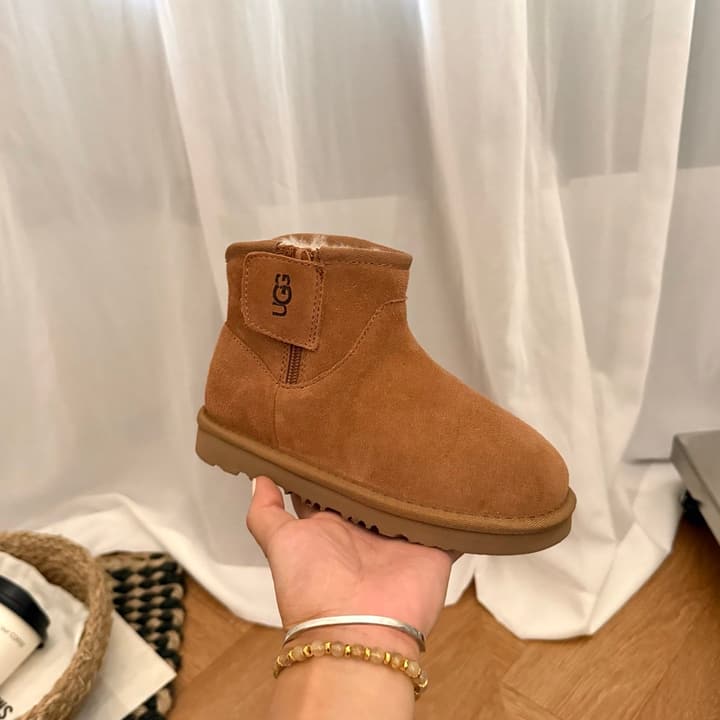 UGG Kids Small Ear Chelsea Boots – Kids Collection in Classic Tan Suede
