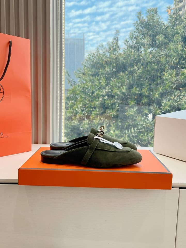 Hermès Mules Loafers – 2025 Spring/Autumn Collection in Dark Green Suede