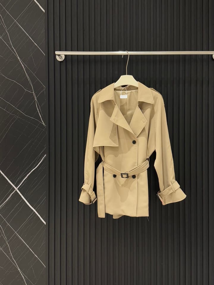 Burberry Short Trench Coat in Short Khaki Trench Coat
