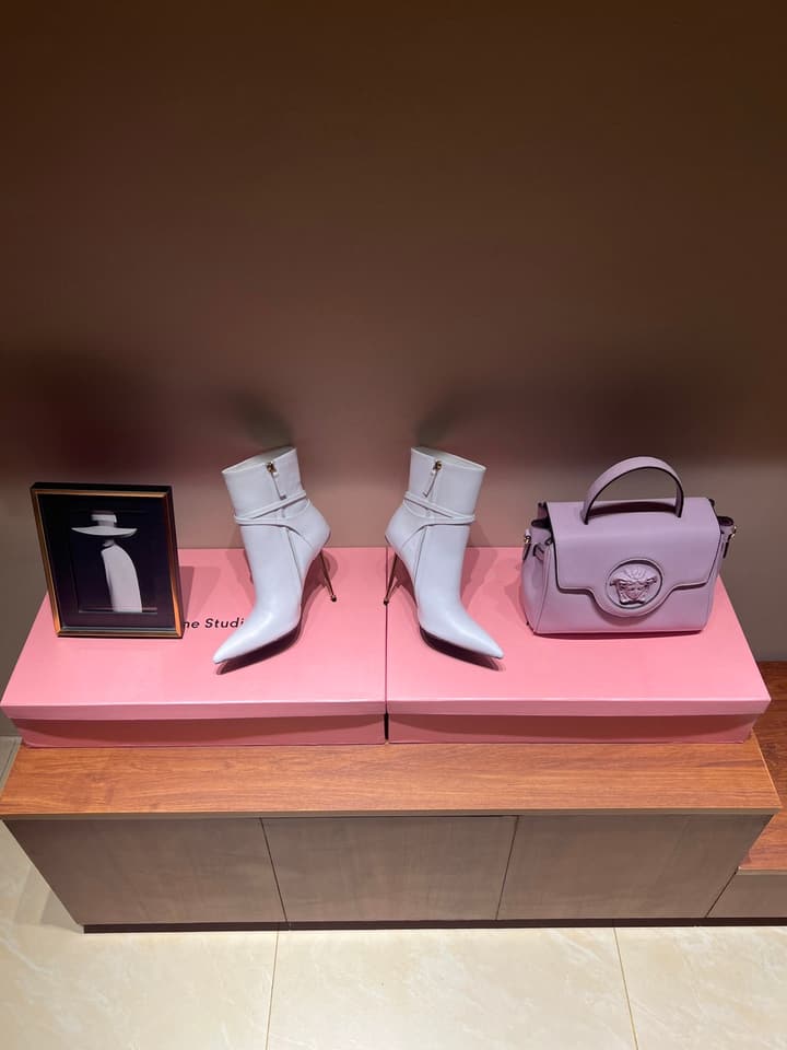 Tom Ford Luxury Metal Heel Ankle Boots in Black Leather