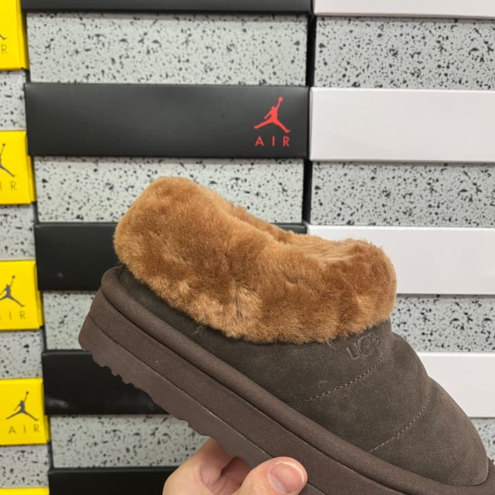 UGG Thick-Soled Low-Cut Fur Snow Boots in Olive Suede Patterned Trim