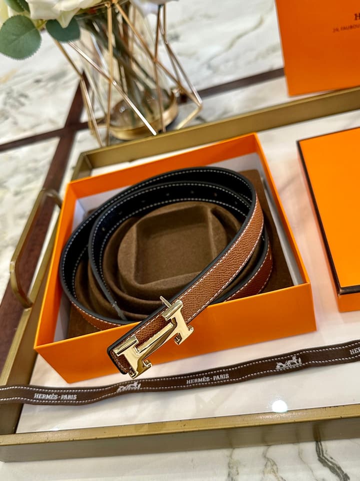 Hermès Classic Leather Belt – 2.5cm in Tan Textured With Polished Gold Buckle