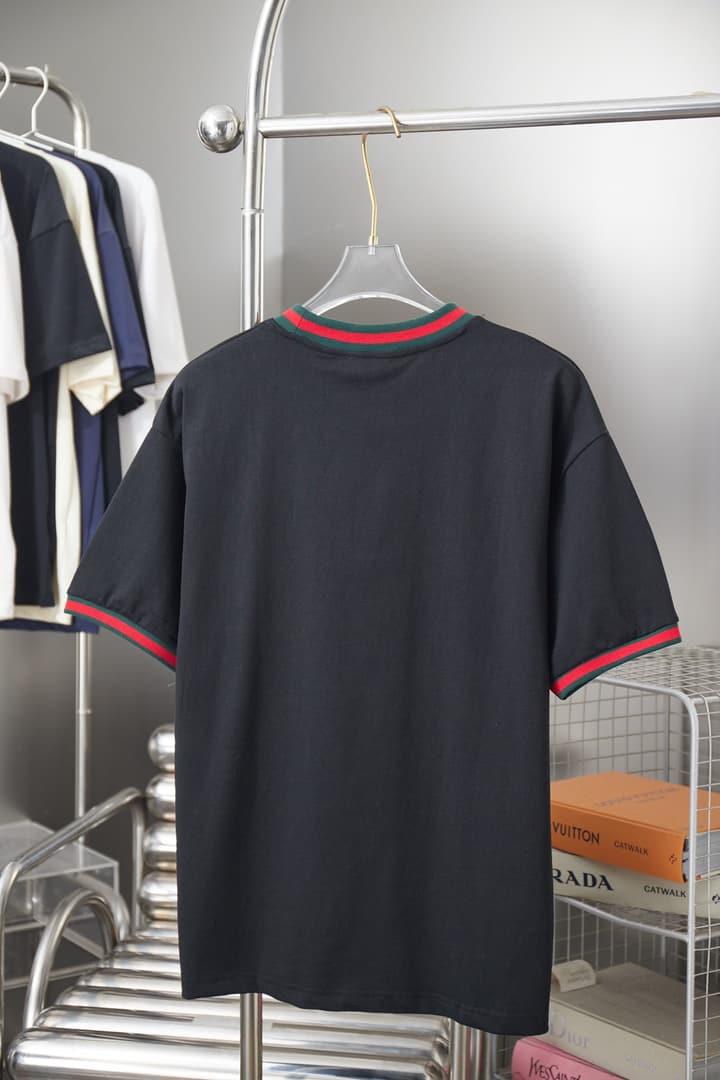 Gucci Classic Red and Green Ribbed T-Shirt – 26SS Early Spring Collection in Classic Black