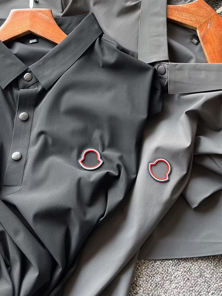 Moncler Seamless Business Casual Polo Shirt in Grey