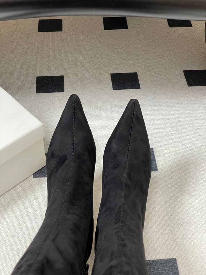 The Row Elastic Kitten Heel Boots – 2025 Fall Collection in Black Suede 3cm Heel