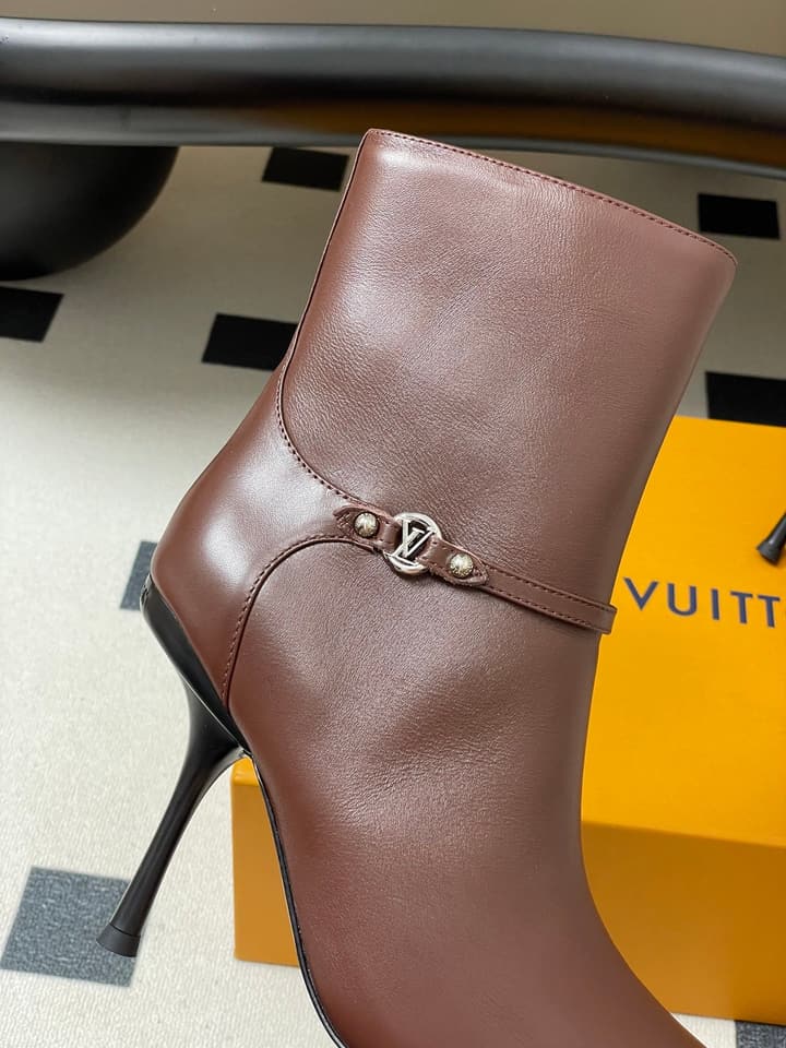 Louis Vuitton Legacy Pointed-Toe Ankle Boots – 25SS