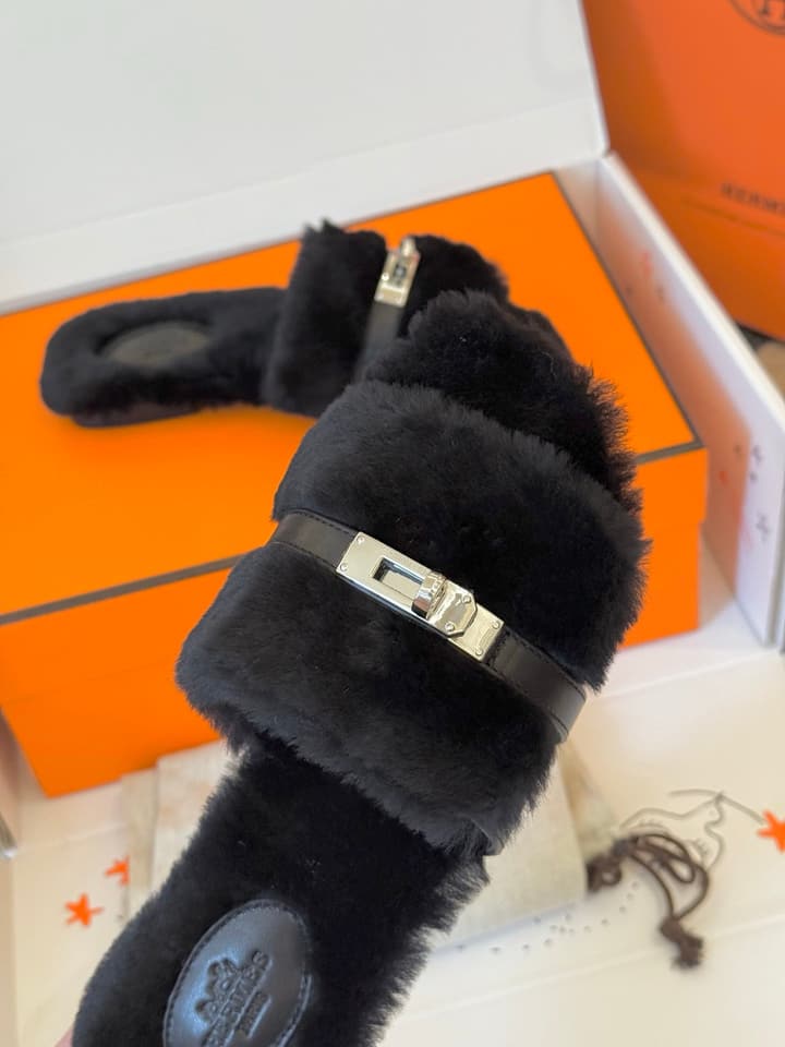 Hermès Kelly Buckle Fur Slippers – 25FW in Cognac Two-tone Plush