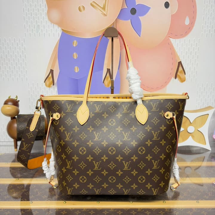 Louis Vuitton Neverfull Bandoulière Inside Out Tote Bag in Red