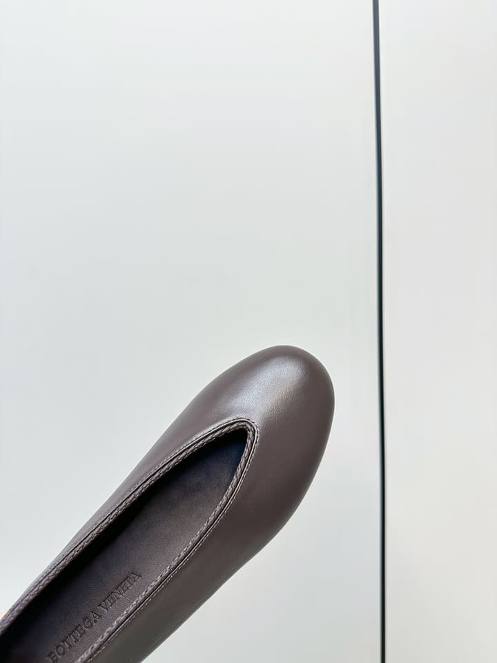 Bottega Veneta Woven Flats – 2025 Collection in Black