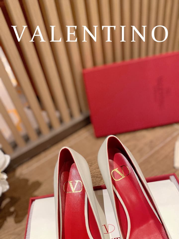 Valentino VLogo Signature Crystal Pumps – 2022 Collection in Black Patent Leather