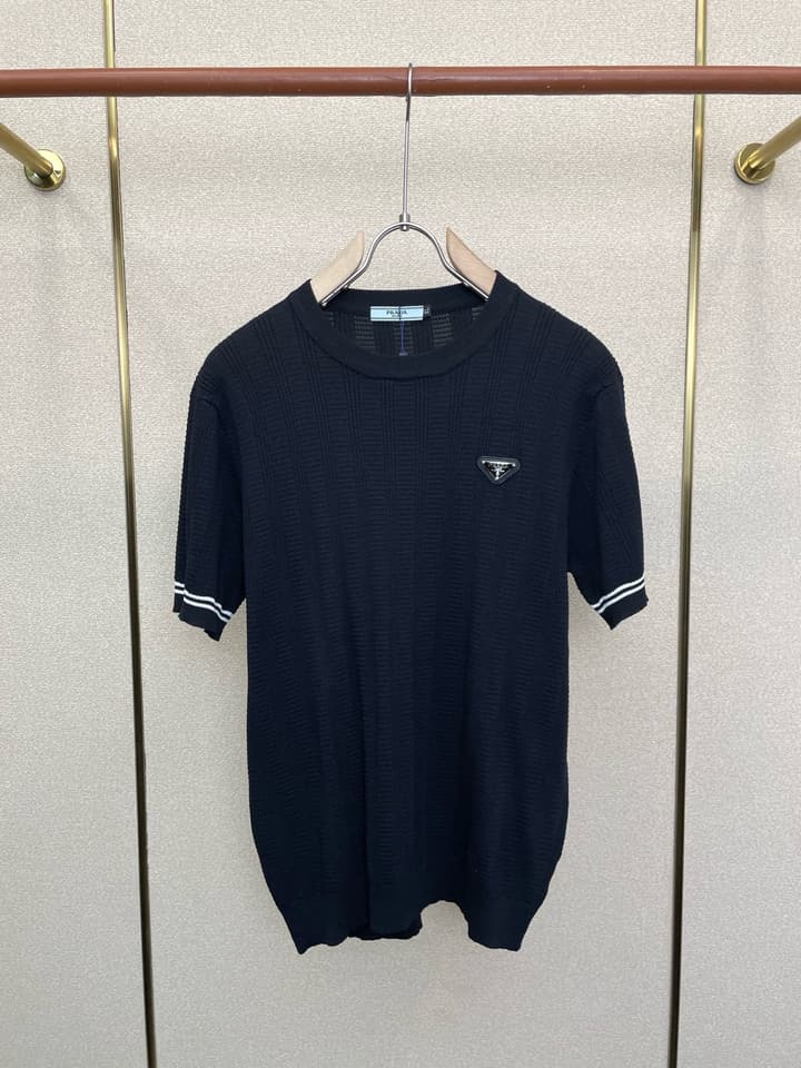 Prada Men's Casual Short-Sleeve T-Shirt in Black