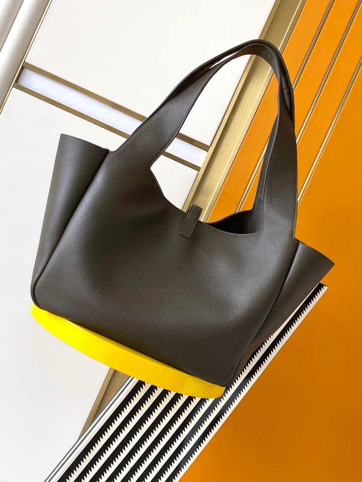 Saint Laurent BEA Horizontal Tote Bag in Black