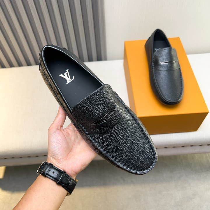 Louis Vuitton Pebbled Leather Driving Shoes in Black Textured Leather