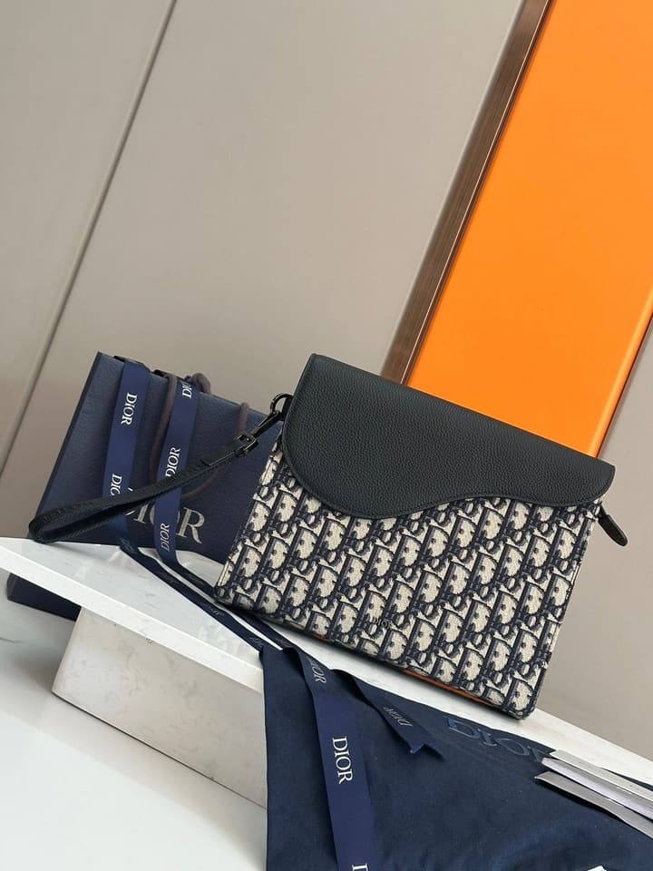 Dior A5 Oblique Triangle Clutch Bag – 2025 Spring Collection in Classic Oblique