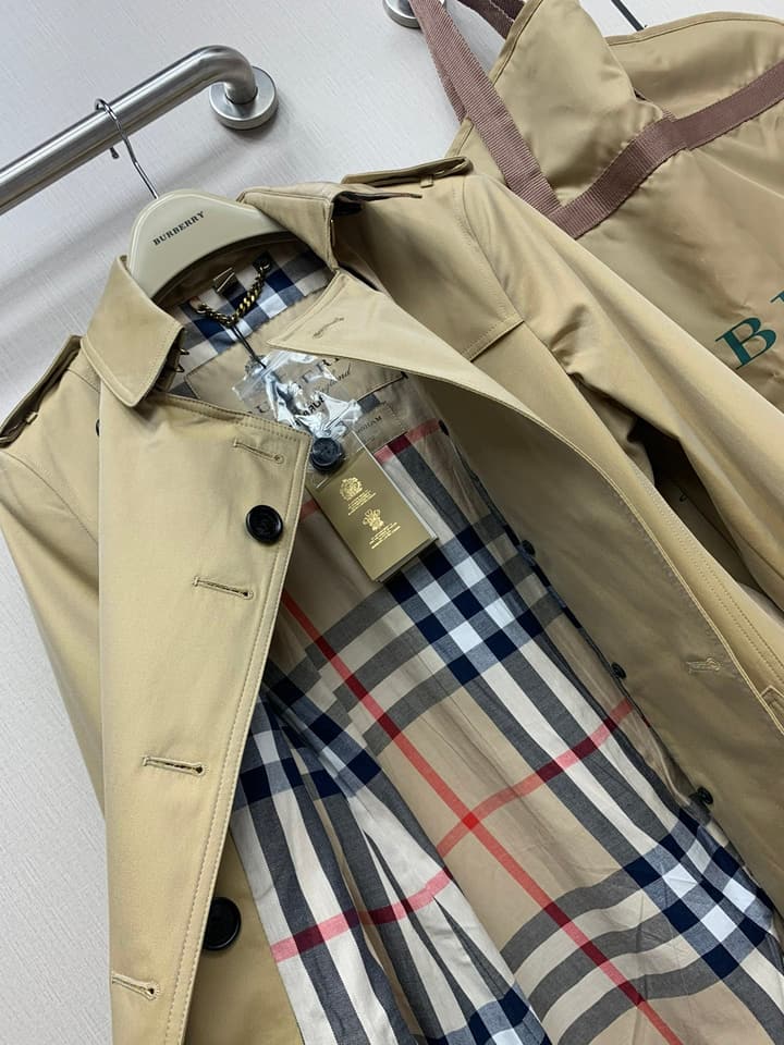 Burberry Sandringham Women's Trench Coat in Navy