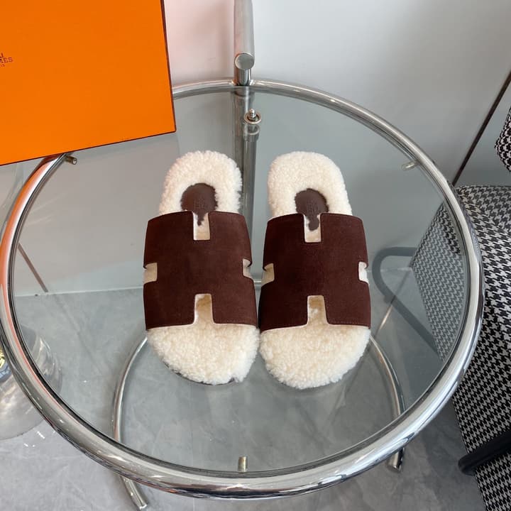Hermès Izmir Classic H Wool Slippers in Black