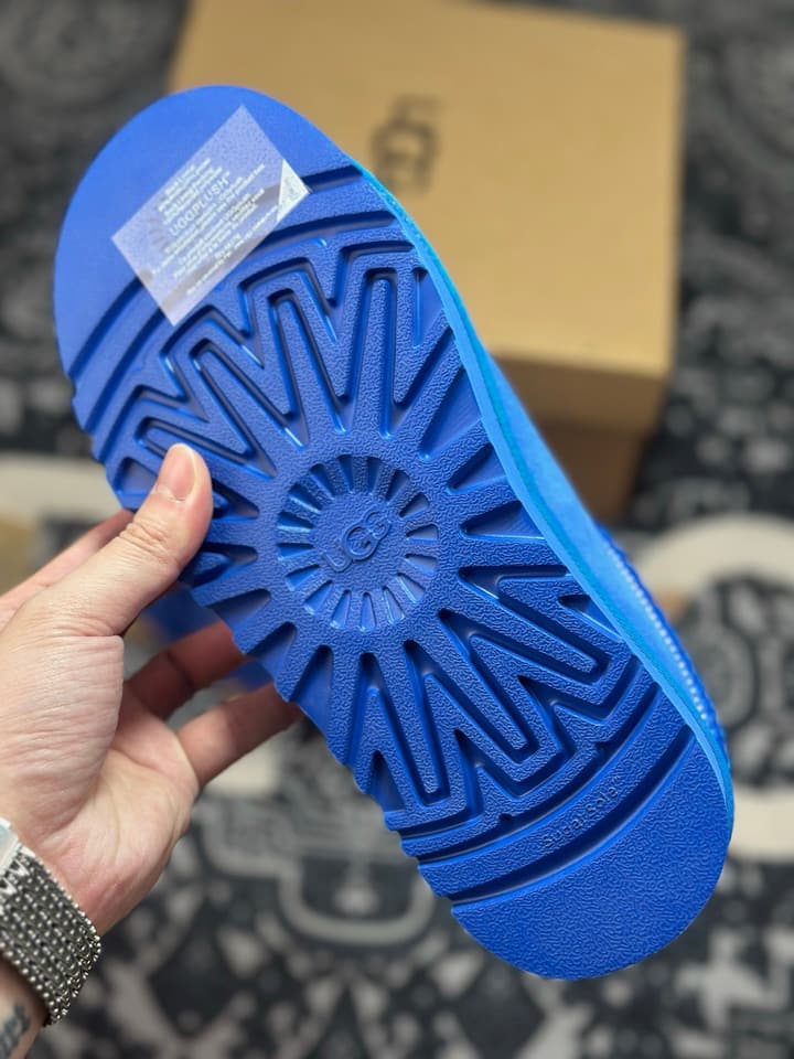 UGG Tazz Platform Snow Boots in Royal Blue Platform Slipper